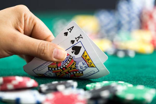 Discover the Benefits of Playing at Casinos Online From Home