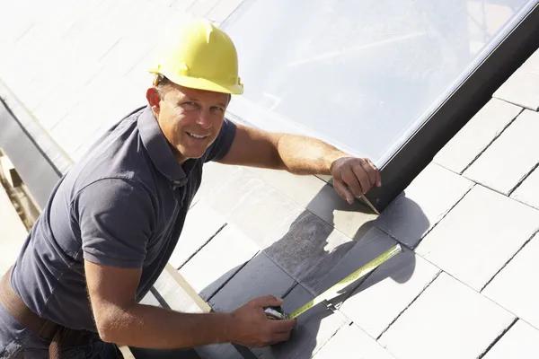 What to Expect When Hiring a Professional Roofing Contractor